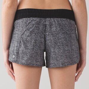 Lululemon Tracker Shorts Currents White Black 6